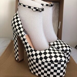 Steve Madden Skyrise Platform Pump Size 8